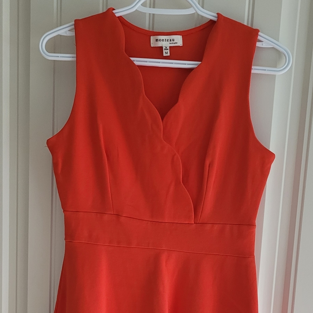 Monteau dress Fit and flare with scallop details